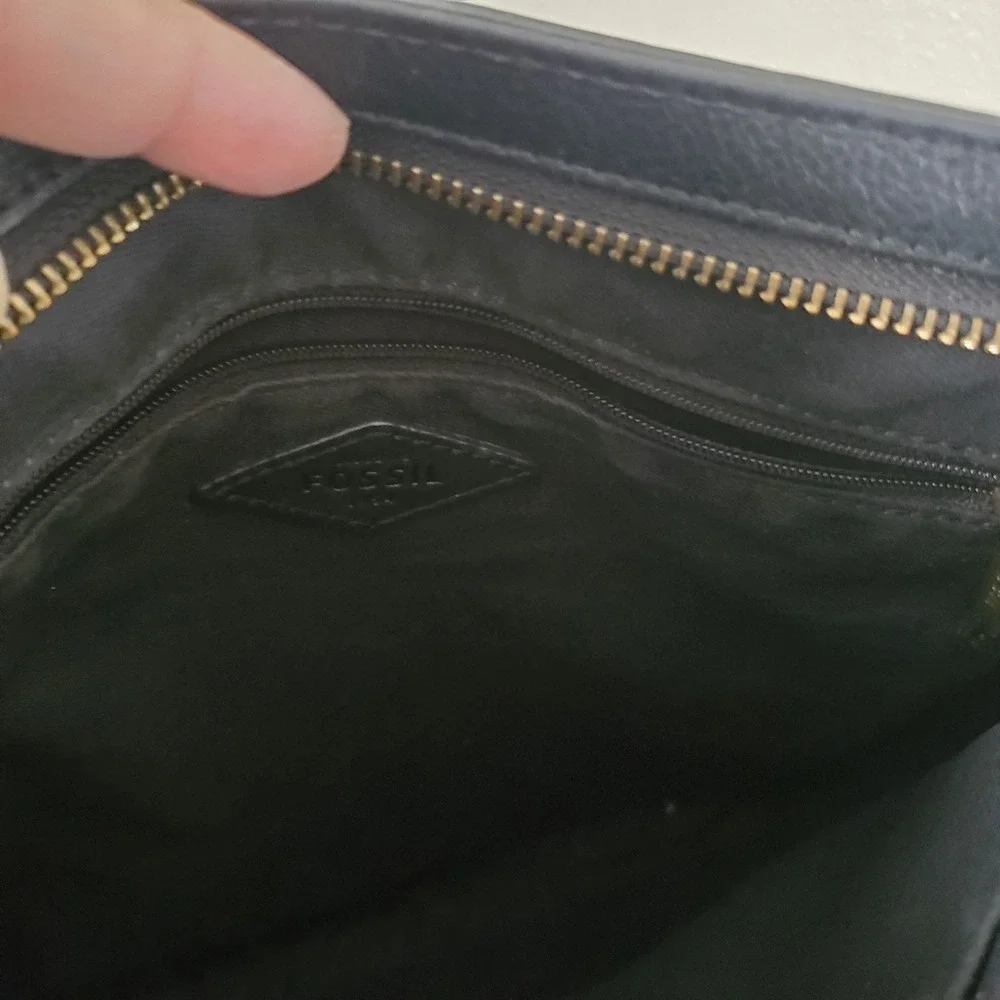 Fossil Black Leather Crossbody Bag Messenger Purse with Key Charm ZB5403